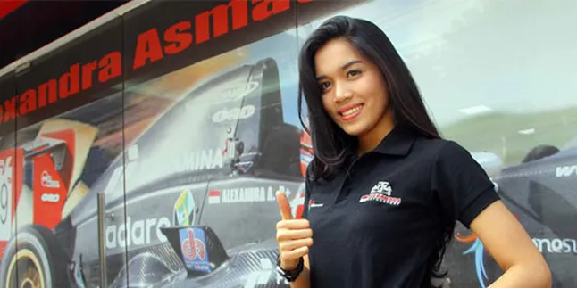 Alexandra Asmasoebrata Lebih Memilih Pria Lokal