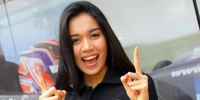 Alexandra Asmasoebrata Optimis 'Naik Podium' Asian Formula Renault Alexandra Asmasoebrata Optimis 'Naik Podium' Asian Formula Renault