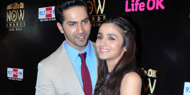 Alia Bhatt dan Varun Dhawan Alami Kecelakaan Mobil Alia Bhatt dan Varun Dhawan Alami Kecelakaan Mobil