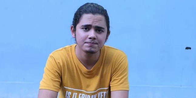 Aliando Jenguk Penggemar Yang Kecelakaan Saat Ingin Bertemu Dirinya