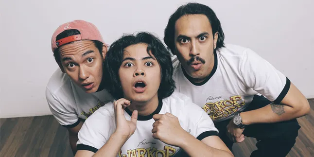 Aliando Syarief Curhat Rasanya Pakai Gigi Palsu di 'WARKOP DKI REBORN' Aliando Syarief Curhat Rasanya Pakai Gigi Palsu di 'WARKOP DKI REBORN'
