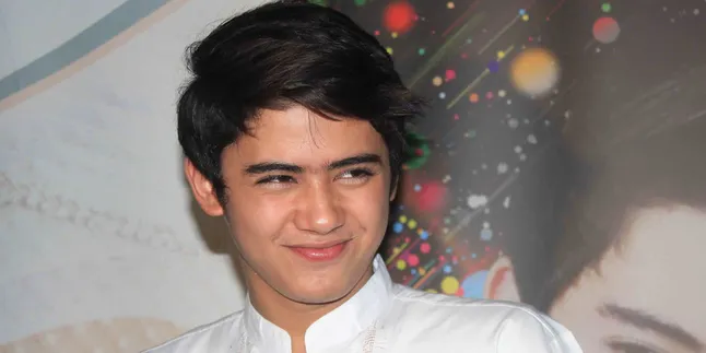 Aliando Syarief Pasang Jambul Lagi?