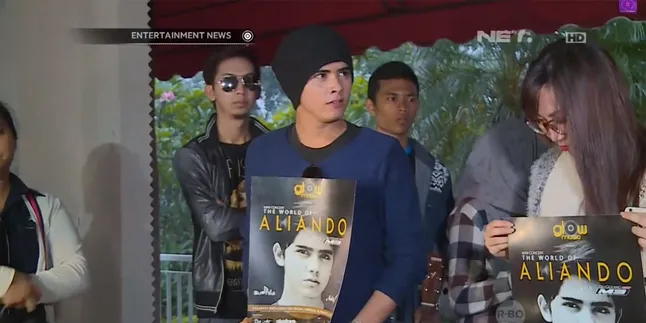 Aliando Syarief Perkenalkan Para Personel Band-nya