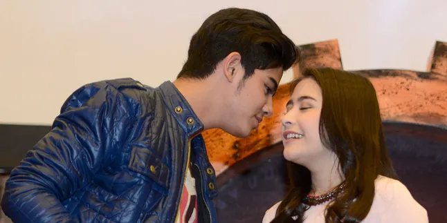 Aliando Syarief Tidur Bareng Cewek, Prilly Pilih Selfie Sendiri Aliando Syarief Tidur Bareng Cewek, Prilly Pilih Selfie Sendiri
