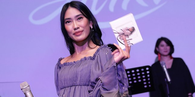 Alika Bicara Soal Keraguan Hingga Duet Bareng Sepupu di Album Barunya