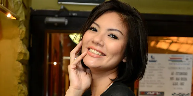 Aline Adita Habiskan Waktu Untuk Kegiatan Sosial