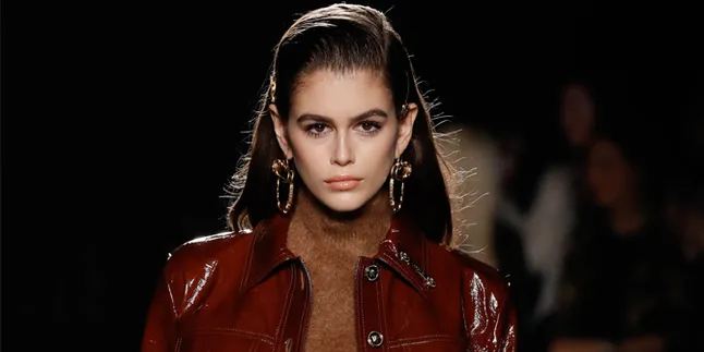 Alis Tampak Gundul, Kaia Gerber Nyaris Susah Dikenali