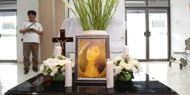 Almarhum Artis Yana Zein Disemayamkan Dengan Prosesi Kristiani