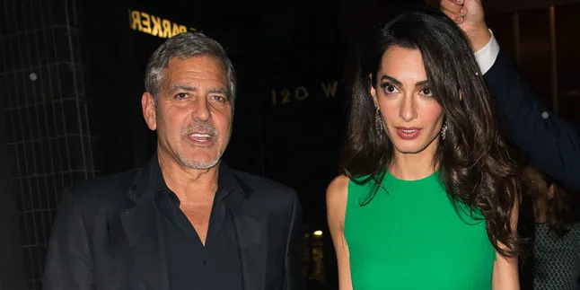 Amal & George Clooney Tertangkap Kamera Saat Makan Siang Bareng Amal & George Clooney Tertangkap Kamera Saat Makan Siang Bareng