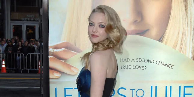 Amanda Seyfried - Justin Long Putuskan Tinggal Bersama?