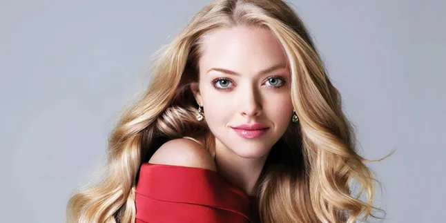 Amanda Seyfried Minum Sake, Jadi Kodok dan Ngerap!