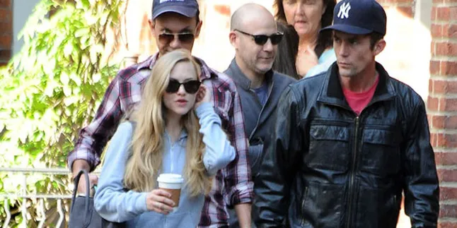 Amanda Seyfried Nikmati Musim Gugur Bersama Pacar