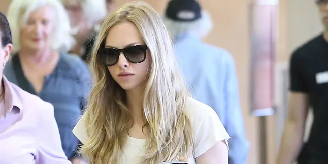 Amanda Seyfried Selundupkan Senjata Tajam ke Pesawat