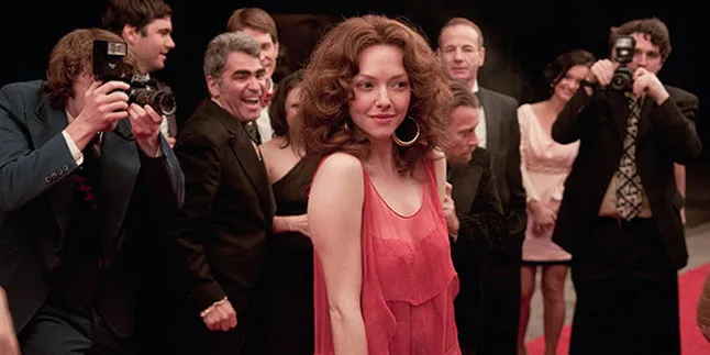 Amanda Seyfried Tak Permasalahkan Industri Film Porno