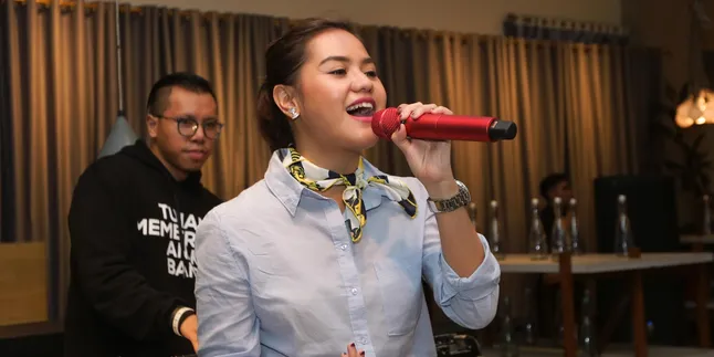 Ambil Job Saat Tahun Baru, Ini Alasan Mytha Lestari