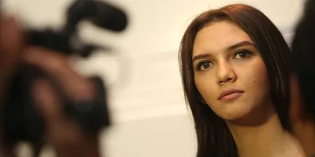 Ambil Resiko, Alexa Key Naik Gunung Demi...