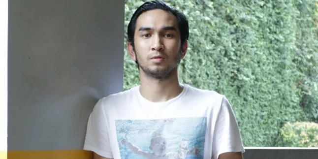 Amec Haris, Mantan Drummer Lyla Jadi 'Banci Karbitan'