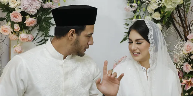 Ammar Zoni Cerita Tentang Kesetiaan Ayahnya Terhadap Almarhumah Ibunda Ammar Zoni Cerita Tentang Kesetiaan Ayahnya Terhadap Almarhumah Ibunda