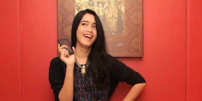 Ana Octarina Cuma Butuh Moto-G Untuk Temani Perjalanannya