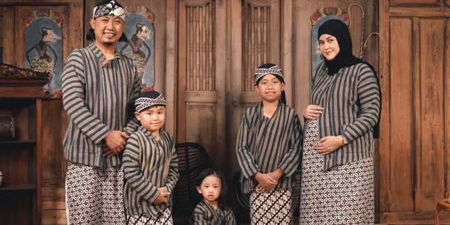 Anak Ade Jigo Meninggal Dalam Usia Kandungan Tujuh Bulan, Ini Kronologinya Anak Ade Jigo Meninggal Dalam Usia Kandungan Tujuh Bulan, Ini Kronologinya