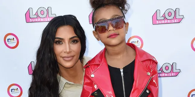 Anak-anak Kim Kardashian Tak Pernah Berbagi Pakaian Turunan Anak-anak Kim Kardashian Tak Pernah Berbagi Pakaian Turunan