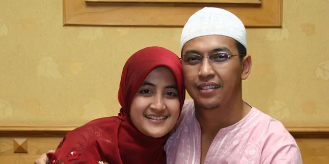 Anak-Anak Uje Terlihat Ceria Saat Main Golf