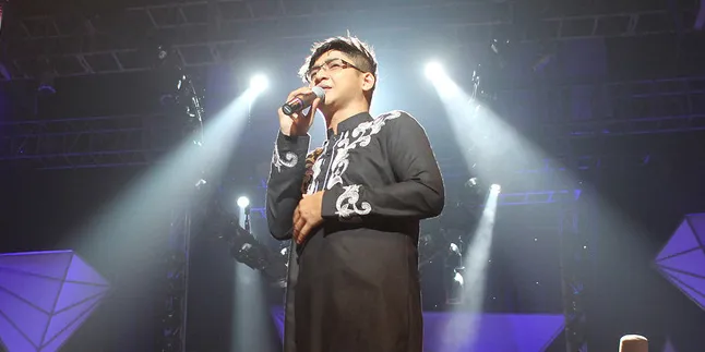 Anak Bungsu Pasha Ungu Doyan ASI Anak Bungsu Pasha Ungu Doyan ASI