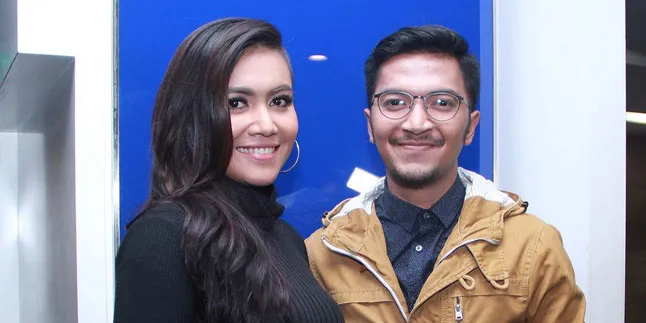 Anak Denada Jatuh Sakit, Ihsan Tarore Ikut Khawatir Anak Denada Jatuh Sakit, Ihsan Tarore Ikut Khawatir
