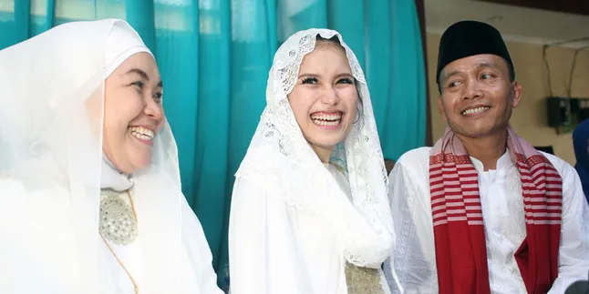 Anak Diadzani Ayah, Ayu Ting Ting Tak Percaya Orang Lain Anak Diadzani Ayah, Ayu Ting Ting Tak Percaya Orang Lain
