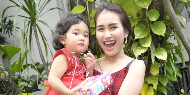 Anak Dihina, Ayu Ting Ting Tak Terima & Sebut Hater Bukan Manusia Anak Dihina, Ayu Ting Ting Tak Terima & Sebut Hater Bukan Manusia