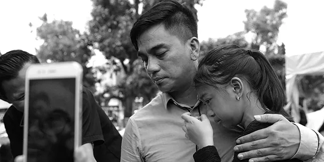 Anak Enda Ungu Nangis Ingat Liburan Bareng Almarhum Kakek Anak Enda Ungu Nangis Ingat Liburan Bareng Almarhum Kakek