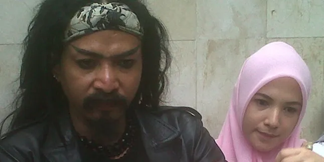 Anak Limbad Tenang Dalam Dekapan Sang Ayah