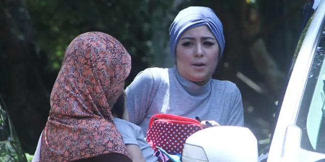 Anak Masih Manja, Risty Tagor Tunda Punya Momongan