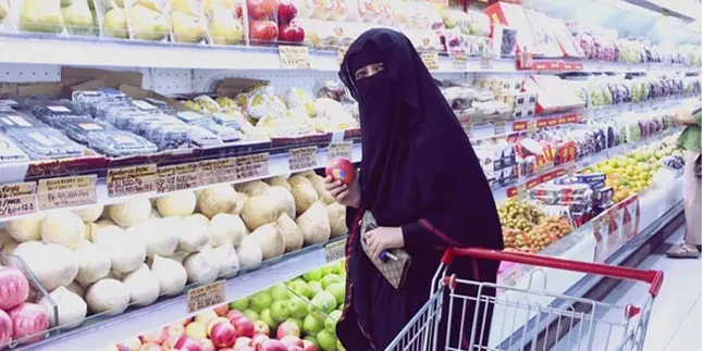 Anak Masih Tampil Tomboy, Umi Pipik: Semua Butuh Proses