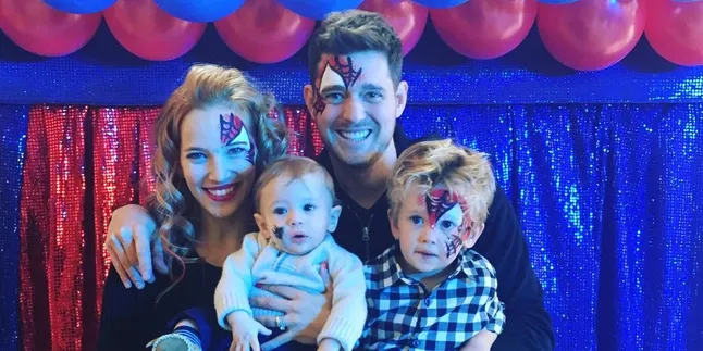 Anak Pulih Dari Kanker Hati, Michael Buble Kembali ke Industri Musik