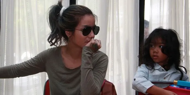Anak Tanya Soal Papa, Apa Jawaban Sheila Marcia? Anak Tanya Soal Papa, Apa Jawaban Sheila Marcia?