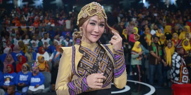 Anak Ulang Tahun, Inul Daratista Terjun ke Dapur Bikin Kue Sendiri