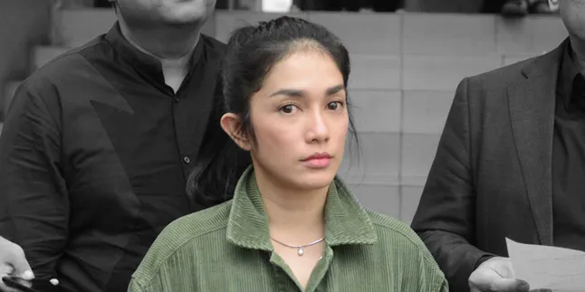 Anak Ussy Sulistiwaty Nangis saat Diberitahu Komentar dari Haters Anak Ussy Sulistiwaty Nangis saat Diberitahu Komentar dari Haters