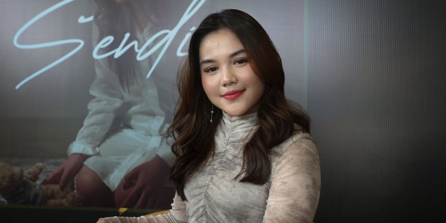 Andhara Fachsa Debut dengan Lagu ‘Sendiri’, Diciptakan 20 Tahun lalu & Diproduseri Rowman Ungu