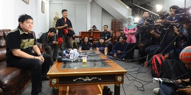 Angel Karamoy Tak Lagi Pakai Cincin Kawin, Ini Komentar Suami
