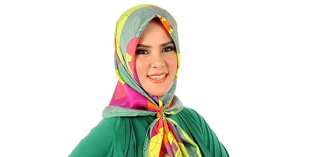 Angel Lelga Bangga Gaya Hijabnya Diikuti Syahrini Angel Lelga Bangga Gaya Hijabnya Diikuti Syahrini