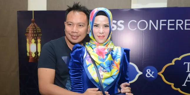 Angel Lelga Bantah Kabar Kehamilan, Vicky Prasetyo Ingin Pastikan & Bertemu Langsung Angel Lelga Bantah Kabar Kehamilan, Vicky Prasetyo Ingin Pastikan & Bertemu Langsung