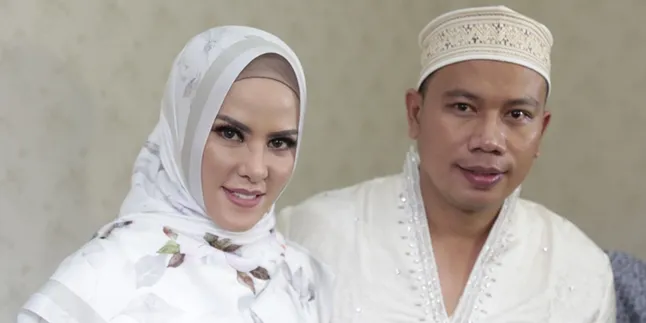 Angel Lelga Coba Pertahankan Rumah Tangga Walau Sudah Hapus Foto Vicky