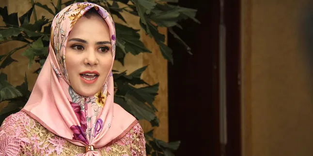 Angel Lelga Minta Maaf Soal Foto Topless Angel Lelga Minta Maaf Soal Foto Topless