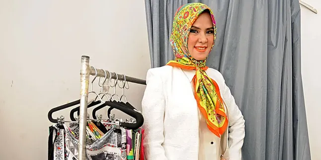 Angel Lelga: Politik Tak Hanya Butuh Orang Pintar Angel Lelga: Politik Tak Hanya Butuh Orang Pintar