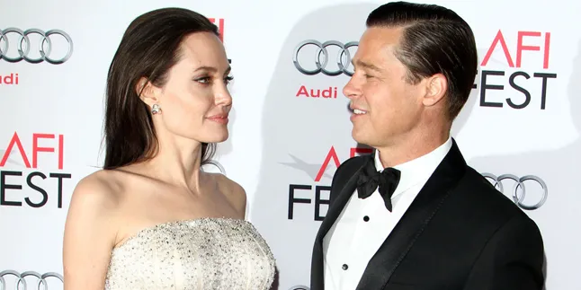 Angelina Jolie Buka Suara Soal Perceraiannya Dengan Brad Pitt Angelina Jolie Buka Suara Soal Perceraiannya Dengan Brad Pitt
