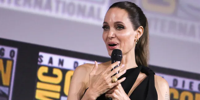 Angelina Jolie Curhat Soal Anak-Anaknya yang Makin Besar Angelina Jolie Curhat Soal Anak-Anaknya yang Makin Besar