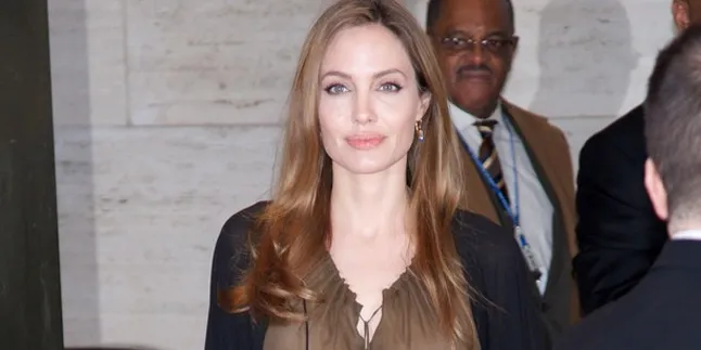 Angelina Jolie Dikukuhkan Sebagai Aktris Terkaya Dunia!