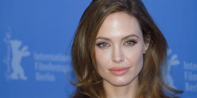 Ngefans Berat Jack O'Connell, Ini Yang Dilakukan Angelina Jolie Ngefans Berat Jack O'Connell, Ini Yang Dilakukan Angelina Jolie