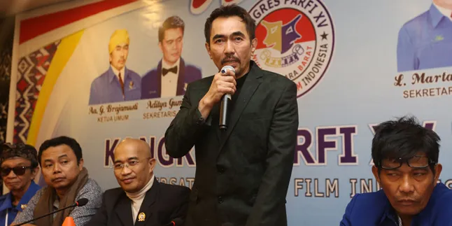 Anggota PARFI Ini Sempat Ditahan Saat Gatot Brajamusti Digerebek Anggota PARFI Ini Sempat Ditahan Saat Gatot Brajamusti Digerebek